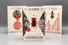 کتاب احظار نور A Conjuring of Light اثر وی ای شواب V. E. Schwab